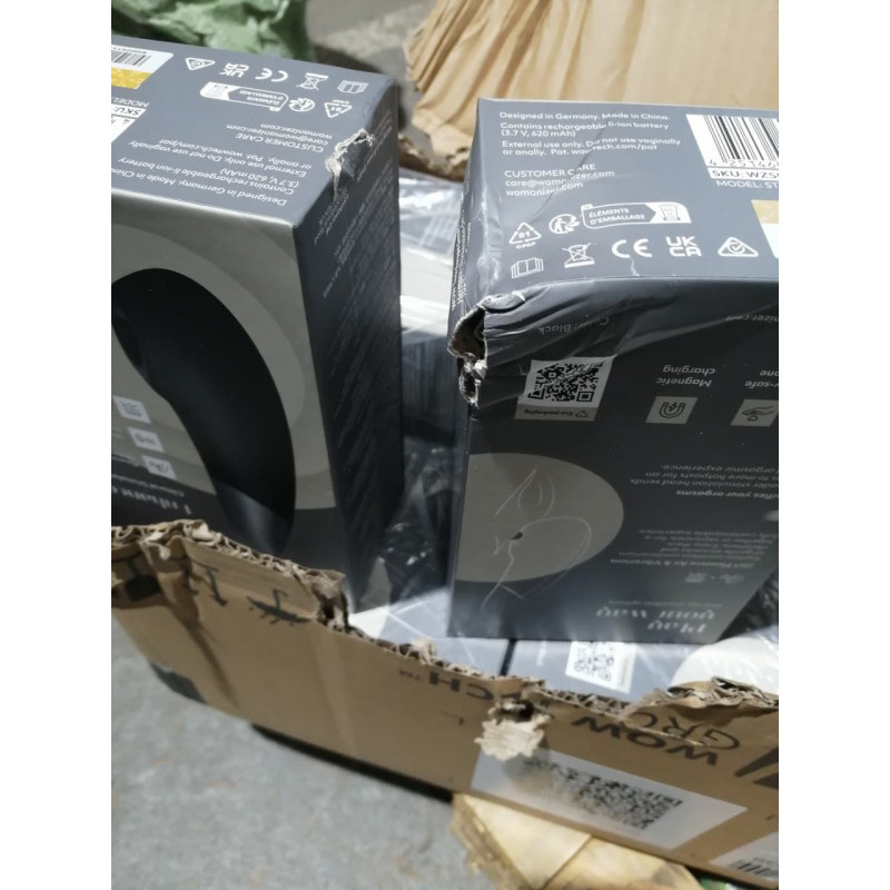 Womanizer Enhance Black (SX2519-R) - вид збоку, демонстрація ергономічного дизайну