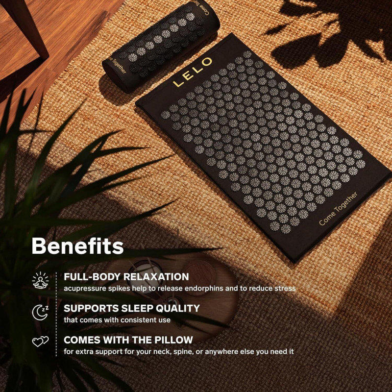 Текстура шипів масажного килимка LELO Relax Body Mat: м'які, але ефективні точки для акупунктурного масажу