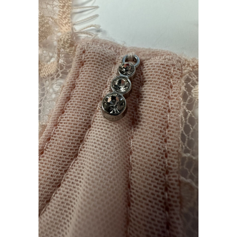 Боді Passion ZOVEL BODY light pink M, приклад носіння з одягом