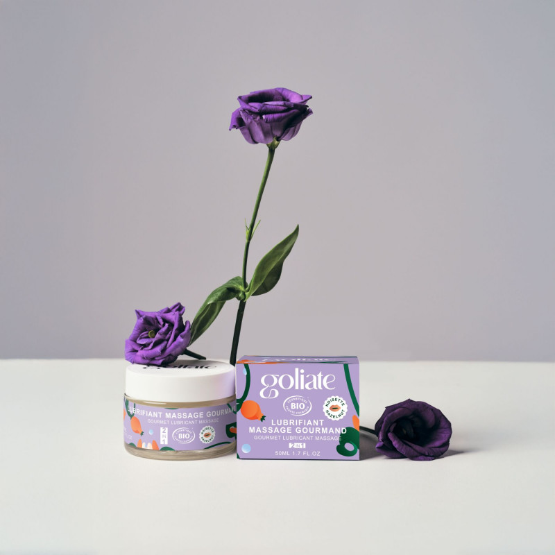 Вид сбоку флакона массажного масла Goliate Couple Gourmand Noisette 50 мл, этикетка с названием