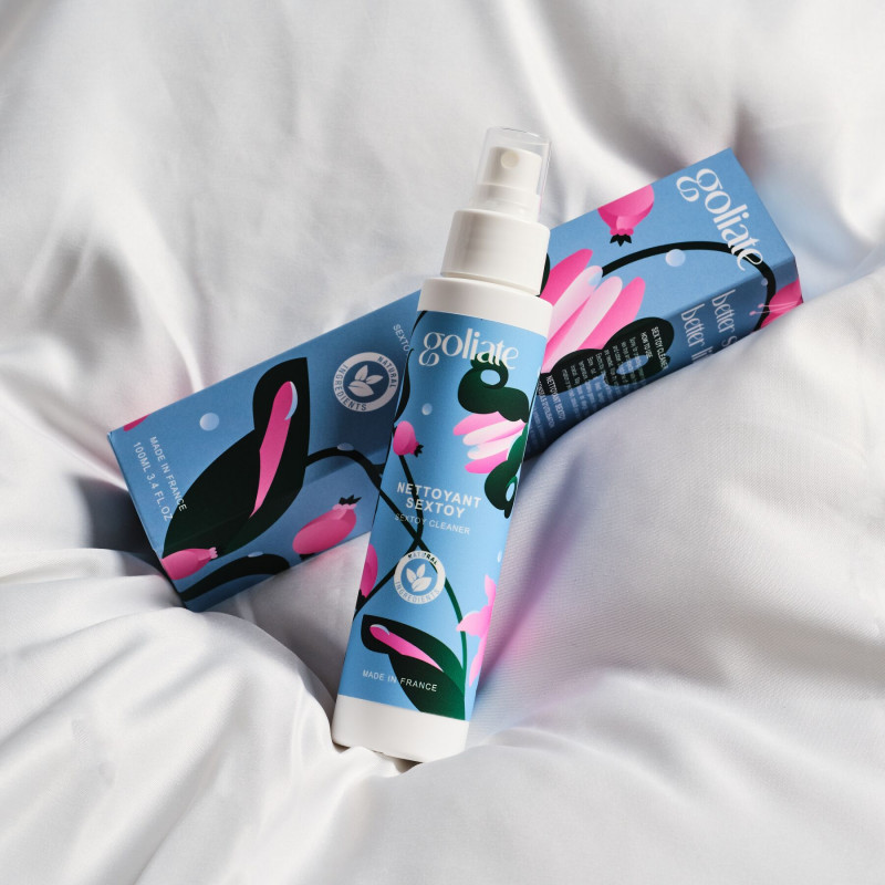 Антибактеріальний спрей Goliate Nettoyant Sextoy - вид збоку, зручний дозатор