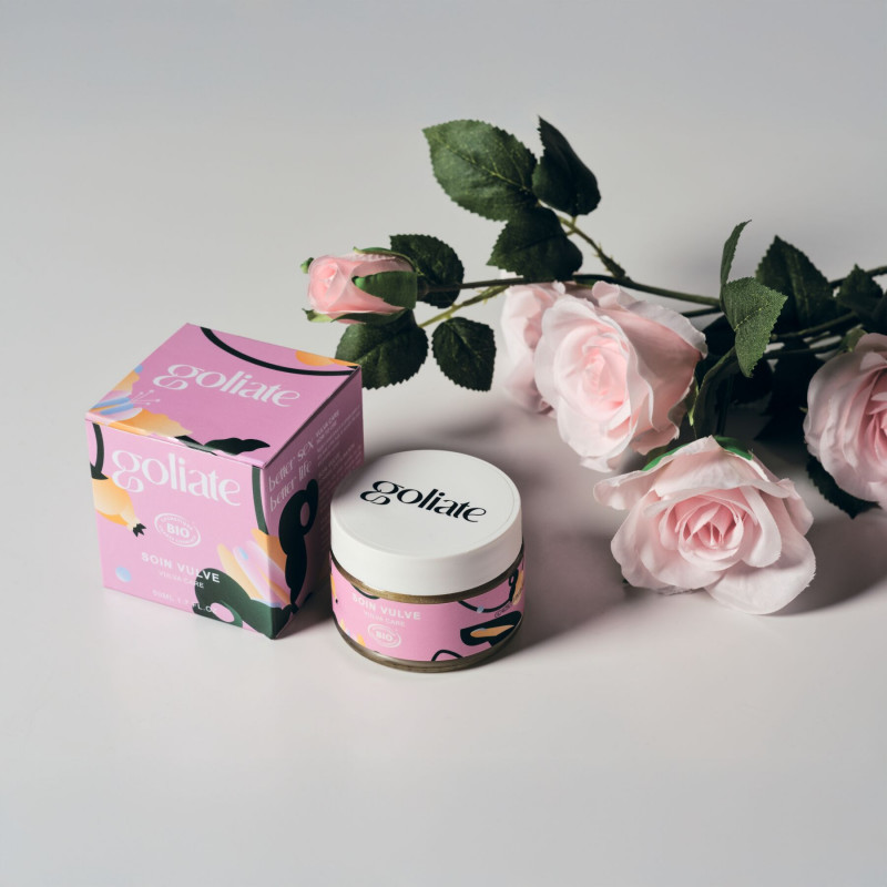 Бальзам для вульвы Goliate Soin Vulve 15 мл, успокаивающий, упаковка в руке