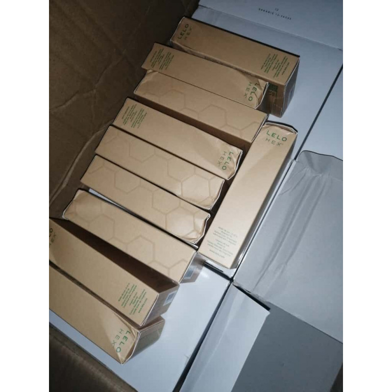 Упаковка презервативів LELO HEX Condoms Organic 12 Pack, дизайн з шестикутниками