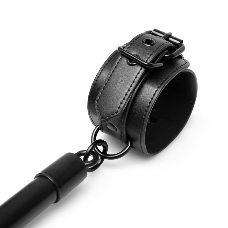 Текстура матеріалу хрестовини-розтяжки Bedroom Fantasies Hog Tie - приємна на дотик