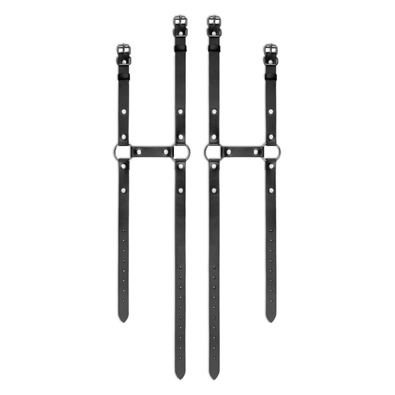 Червона підв'язка Bedroom Fantasies Thigh Harness на моделі, повний образ