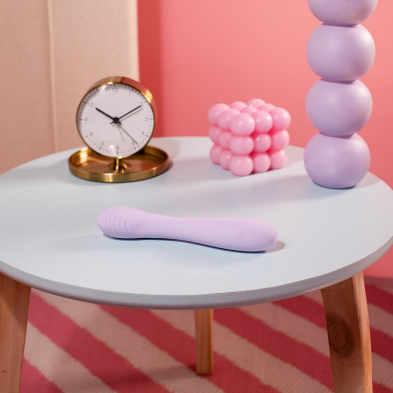 Вібратор Good Vibes Only SOFI G-Spot Soft Silicone Purple (SX3075-R) - в контексті використання, демонстрація розміру