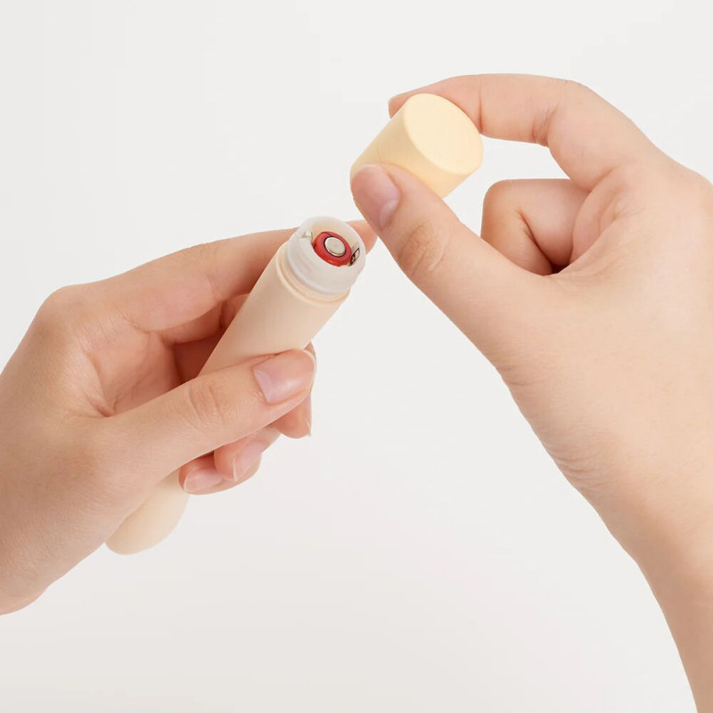 IROHA koharu SUIREN: вібратор в руці, демонстрація розміру