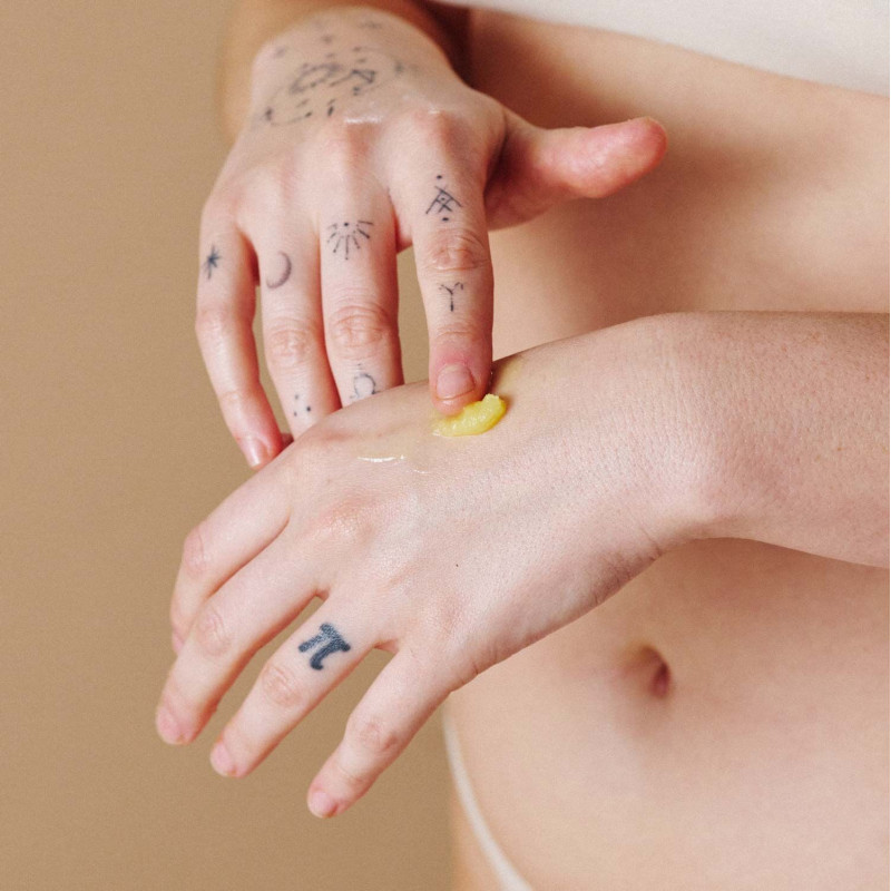 Бальзам для вульви Bijoux Indiscrets Sex Au Naturel 30 мл – вигляд зверху на пляшечку