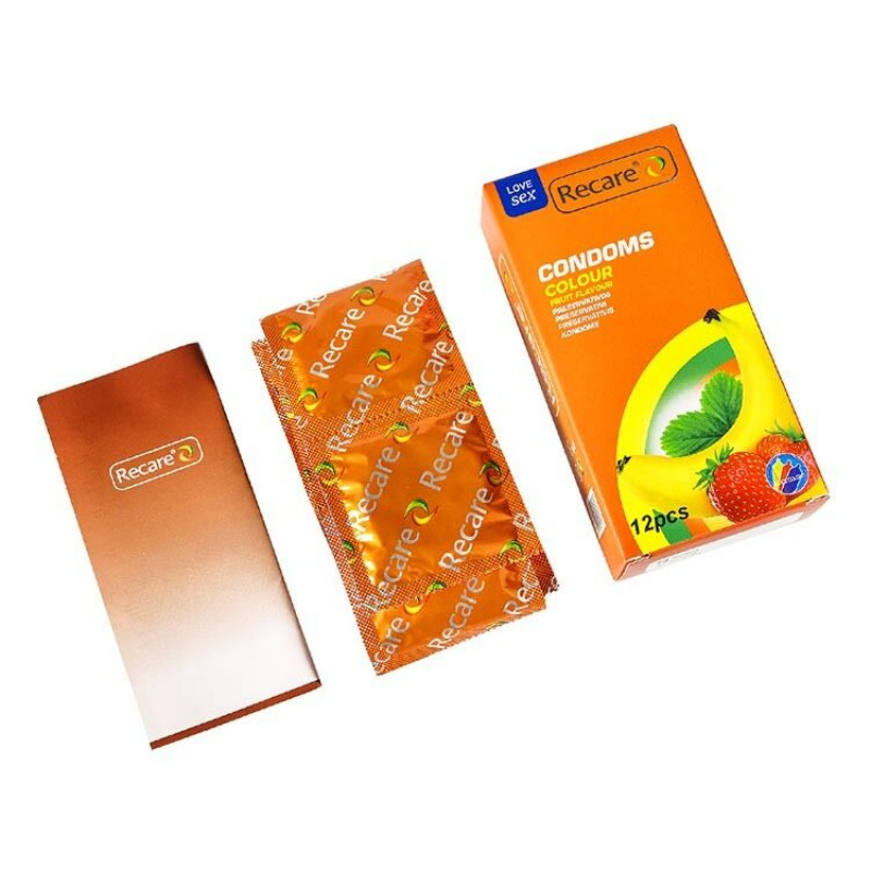 Презервативи Recare Color Fruit Flavour Condoms збоку, показуючи їх тонкість та еластичність