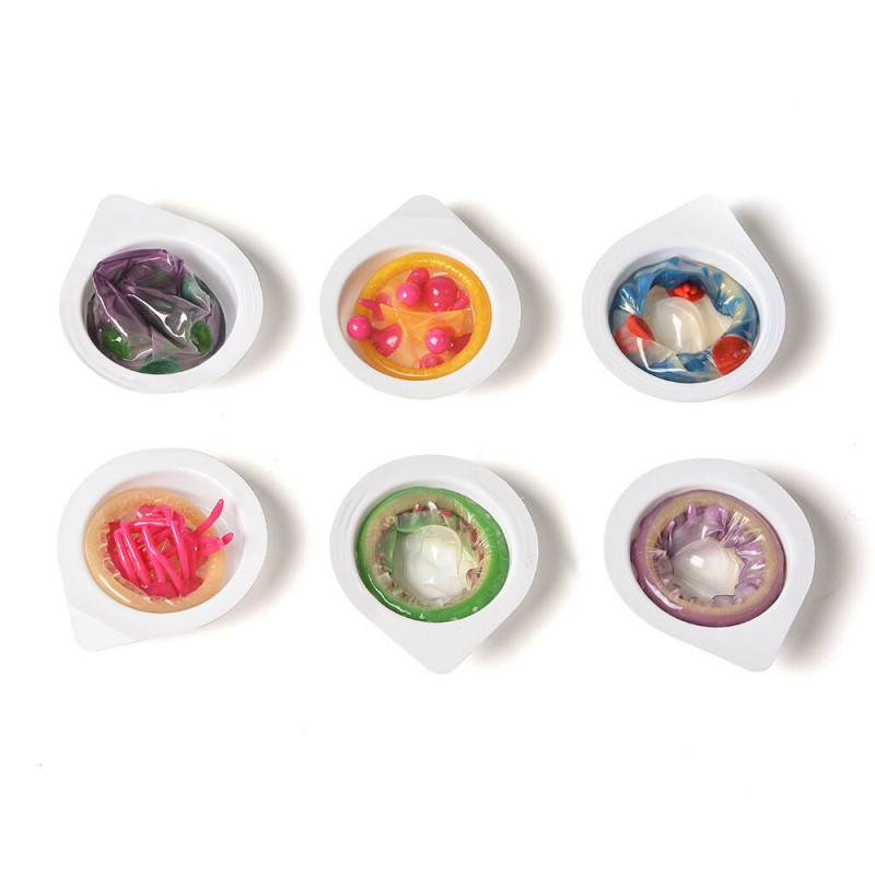 Вигляд насадки Recare Turquoise Monster Spike Condom з іншого ракурсу – демонстрація її форми