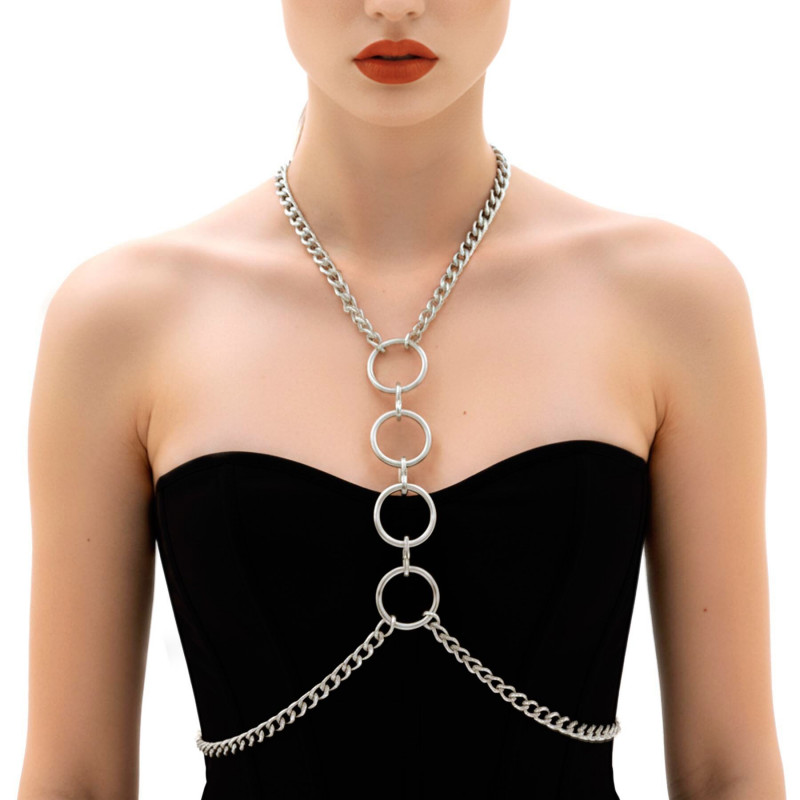 Детальний вигляд металевої портупеї Art of Sex Mango, срібло, текстура матеріалу